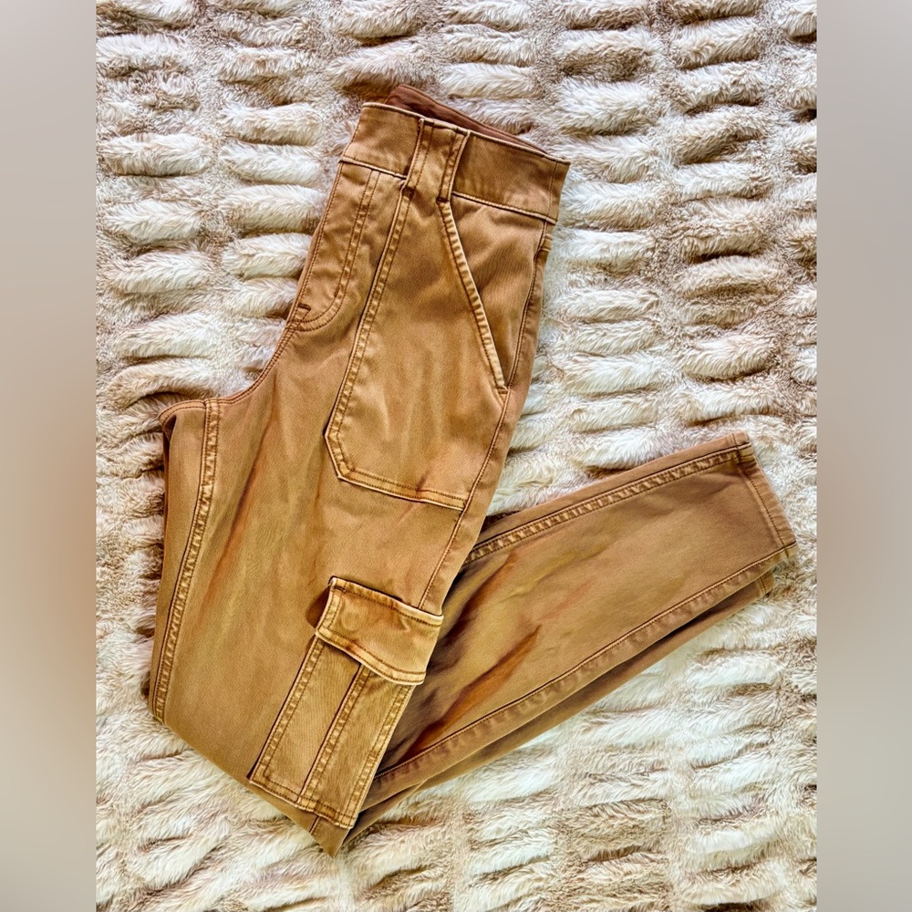 SPANX - Women's Skinny Cargo Pants in Tan